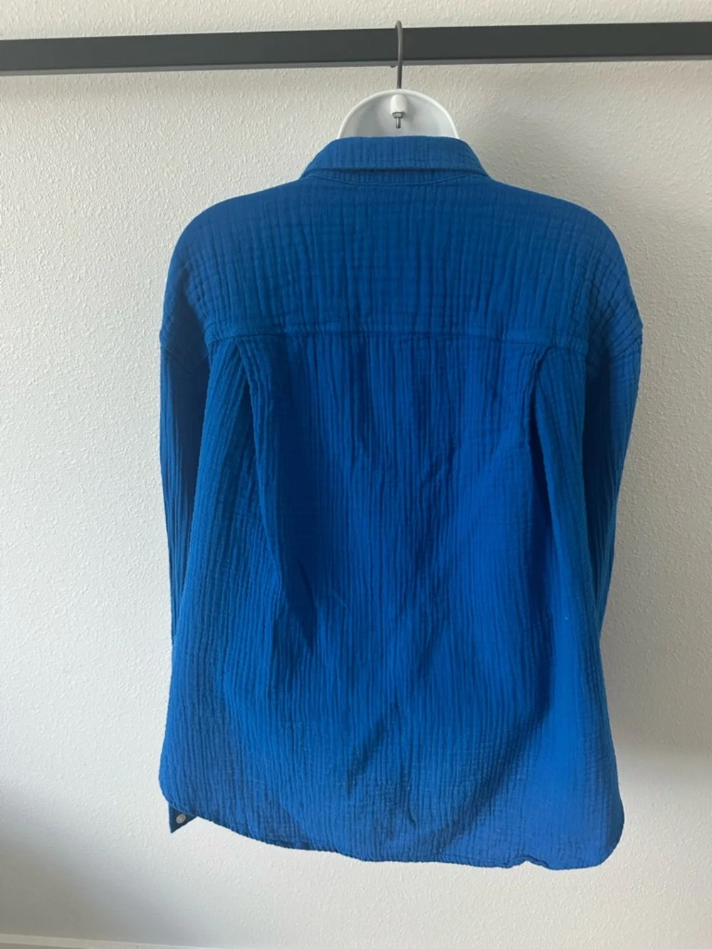 Women's Relaxed Blue Button-Down Cotton Gauze Shirt - Picture 4 of 10